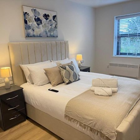Sale Road Serviced Apartments Near Airport & Trafford Centre Wythenshawe Exterior photo