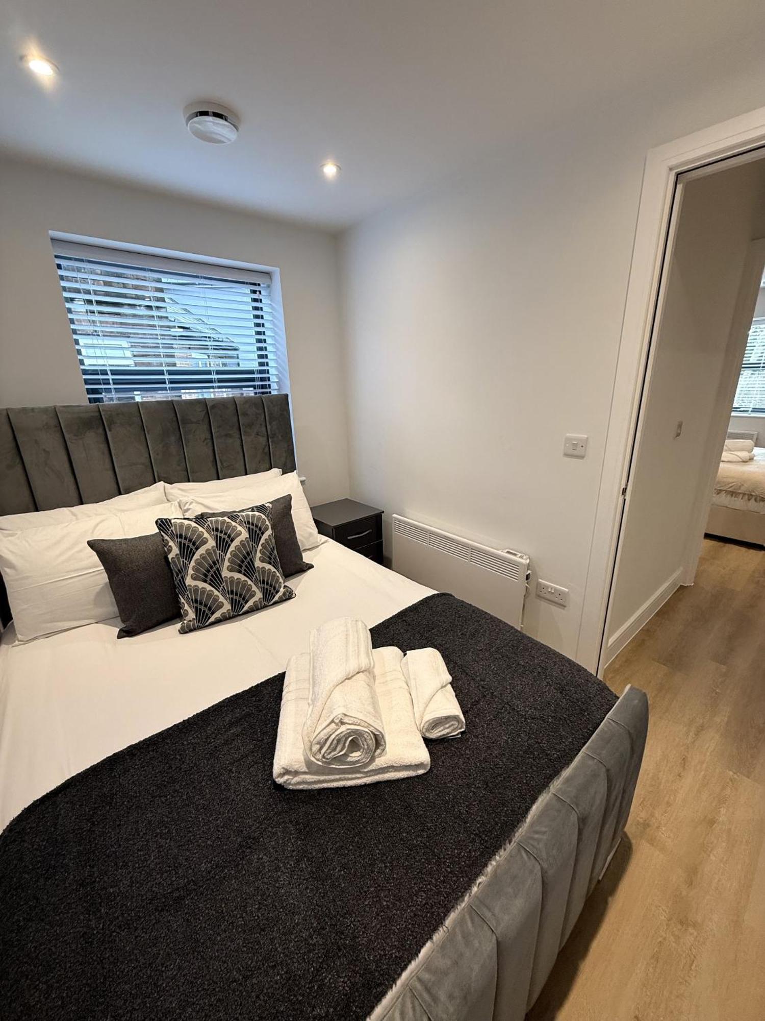 Sale Road Serviced Apartments Near Airport & Trafford Centre Wythenshawe Room photo